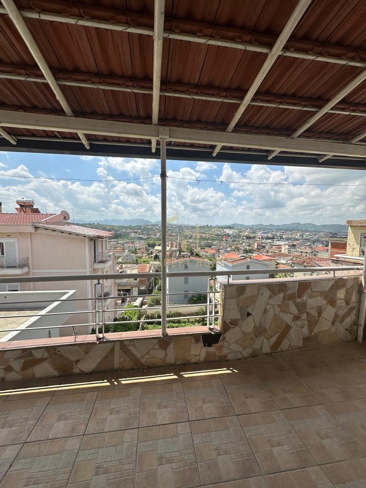 Jepet me qera Apartament 1+1 te Kodra Priftit/Cmimi: 35.000 leke / Muaj