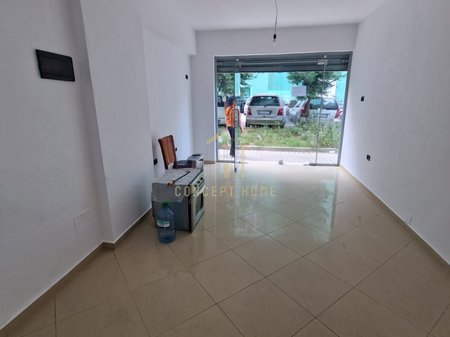 Space for Rent Near Paris Commune, Tirana - 400€ | 30 m²