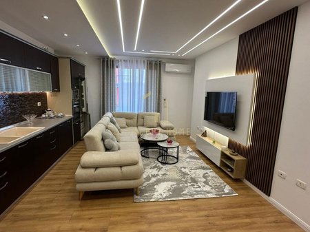Shitet apartament 2+1 Misto Mame