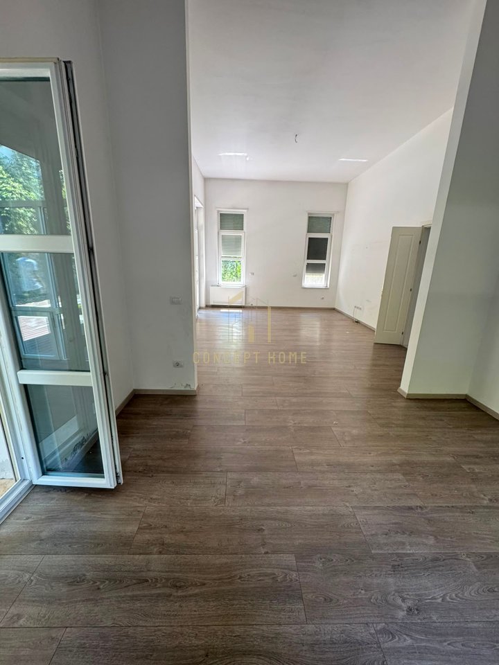 Jepet me qera Vile tek Rolling Hills 1/Cmimi:4500 Euro
