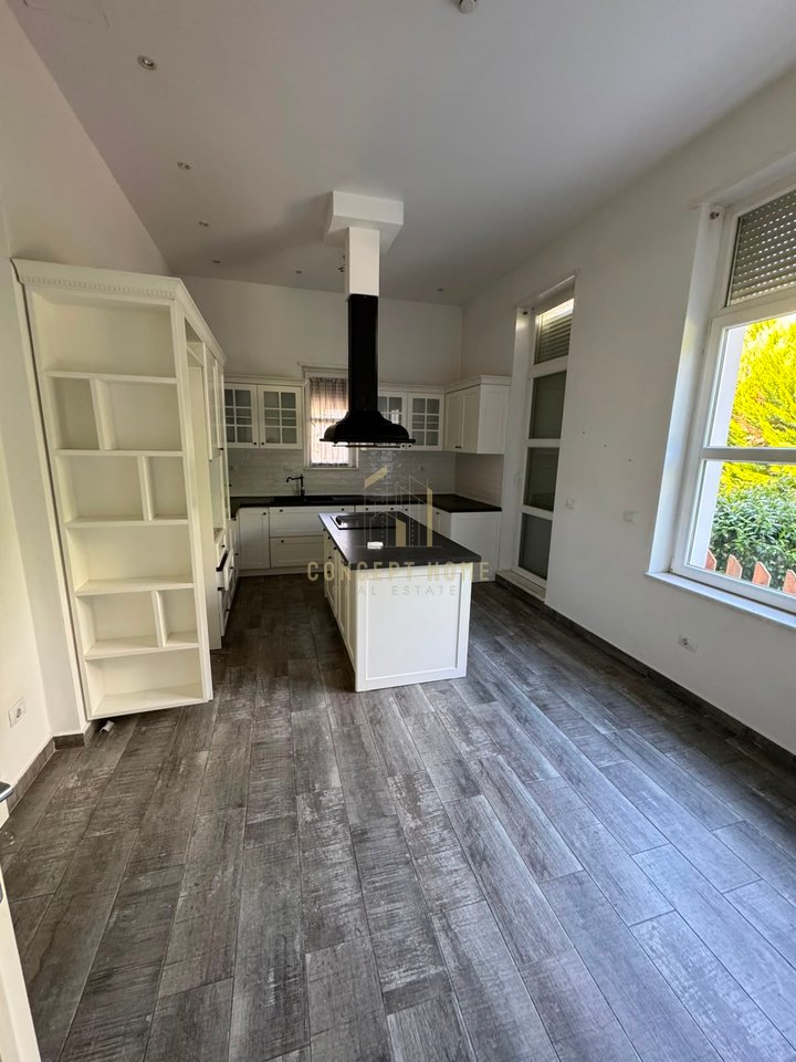 Jepet me qera Vile tek Rolling Hills 1/Cmimi:4500 Euro