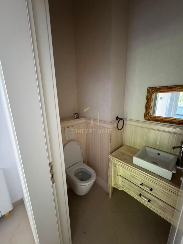 Jepet me qera Vile tek Rolling Hills 1/Cmimi:4500 Euro
