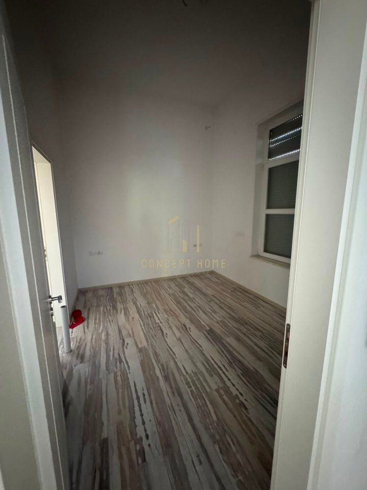 Jepet me qera Vile tek Rolling Hills 1/Cmimi:4500 Euro
