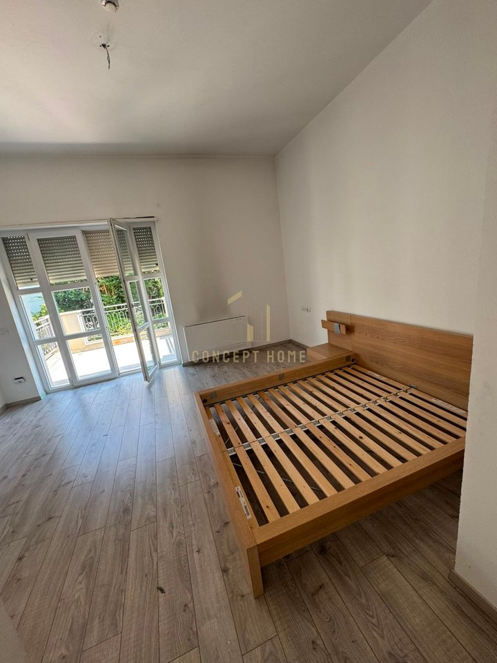 Jepet me qera Vile tek Rolling Hills 1/Cmimi:4500 Euro