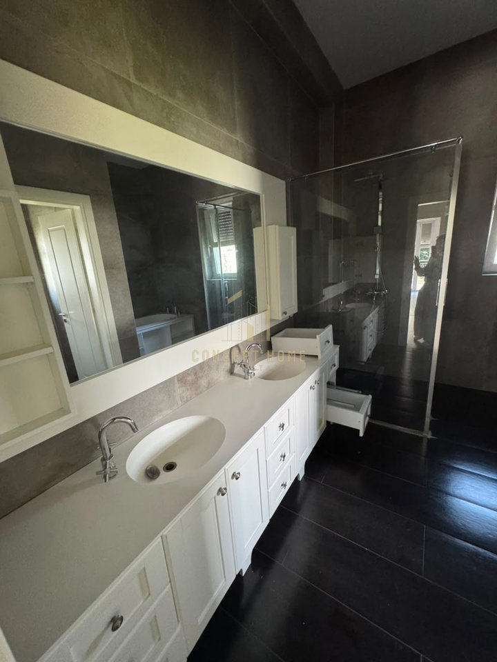 Jepet me qera Vile tek Rolling Hills 1/Cmimi:4500 Euro