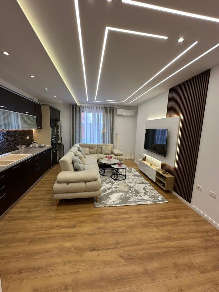 Shitet apartament 2+1 Misto Mame