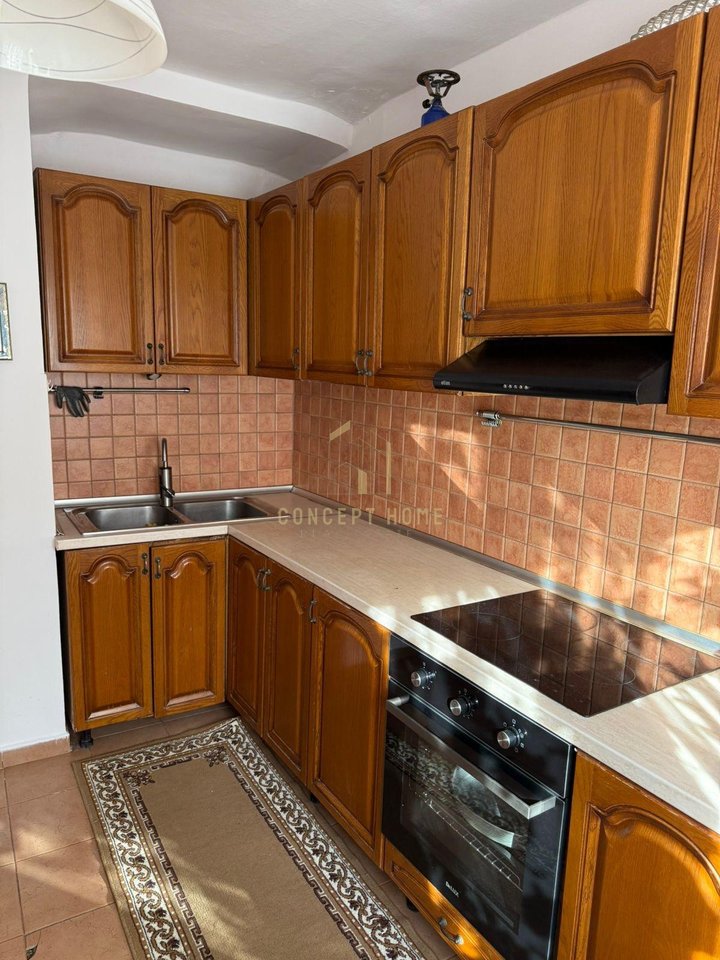 Jepet me qera apartament  2+1 te 21 Dhjetori/Cmimi: 50.000 ALL