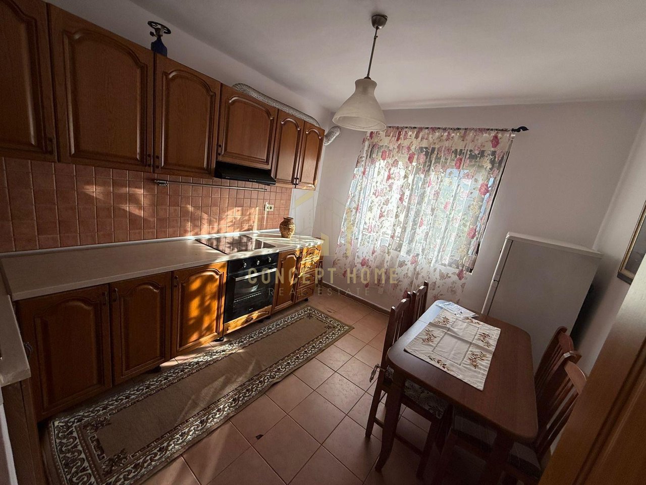 Jepet me qera apartament  2+1 te 21 Dhjetori/Cmimi: 50.000 ALL