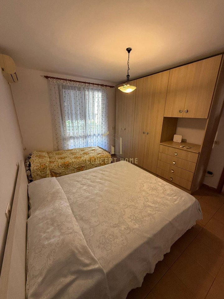 Jepet me qera apartament  2+1 te 21 Dhjetori/Cmimi: 50.000 ALL
