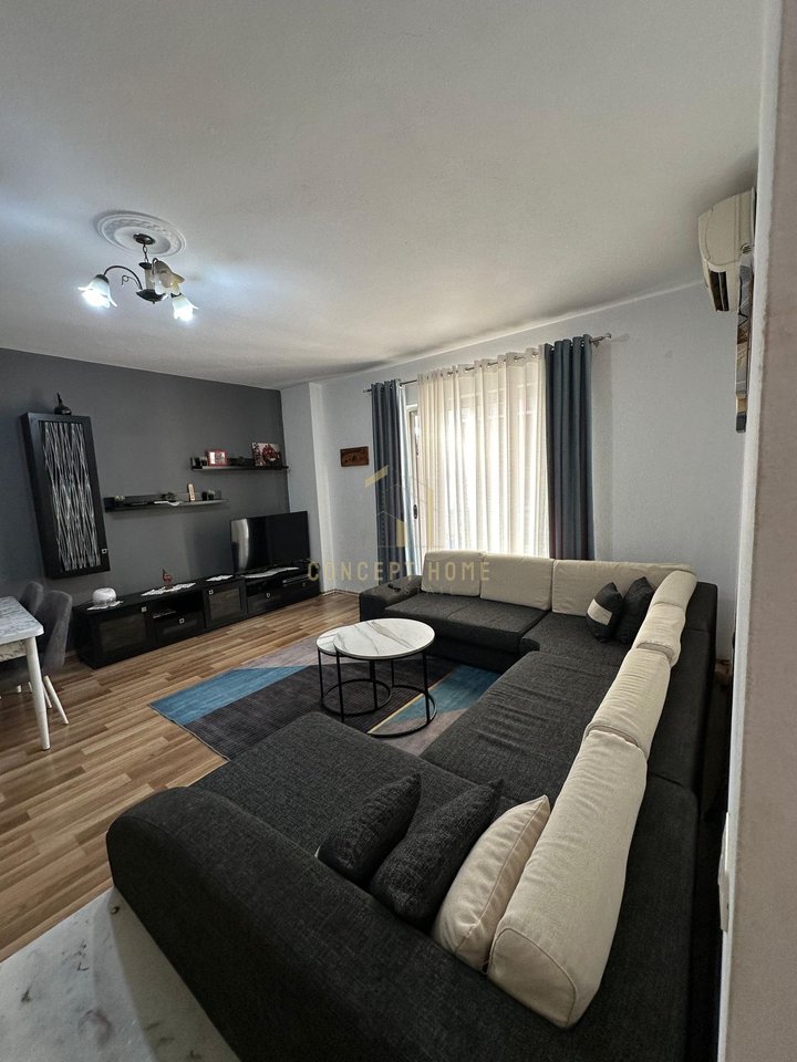 Shitet Apartamenti 1+1 në Kamëz