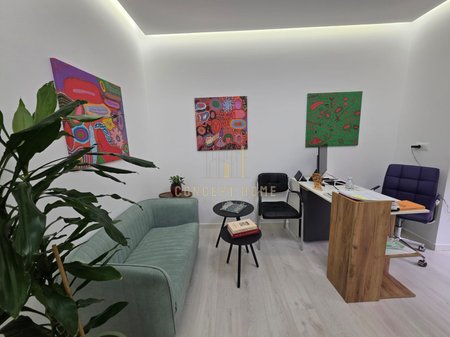 Jepet me qera Ambient per Zyra te Shkolla e Baletit.
