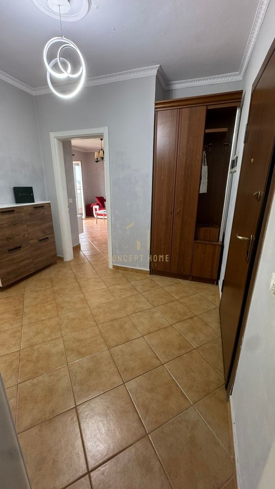Jepet me qera apartament  2+1 tek Rruga elbasanit