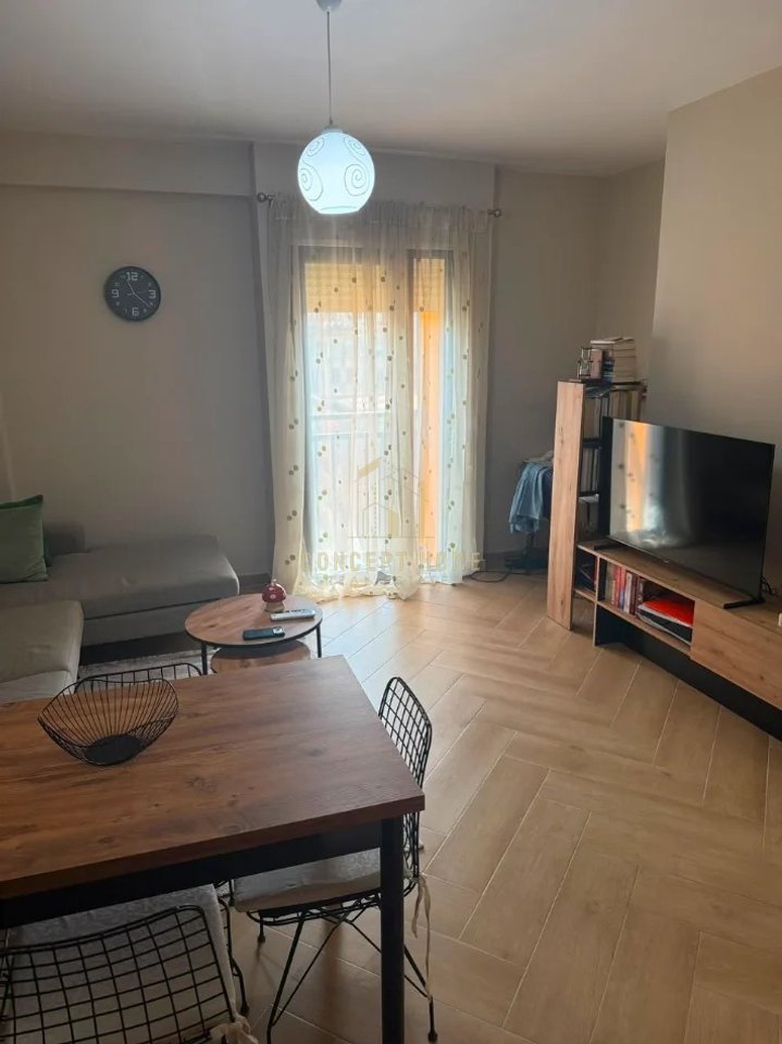 Apartment 1+1+parking space for rent at Rruga e Elbasanit.