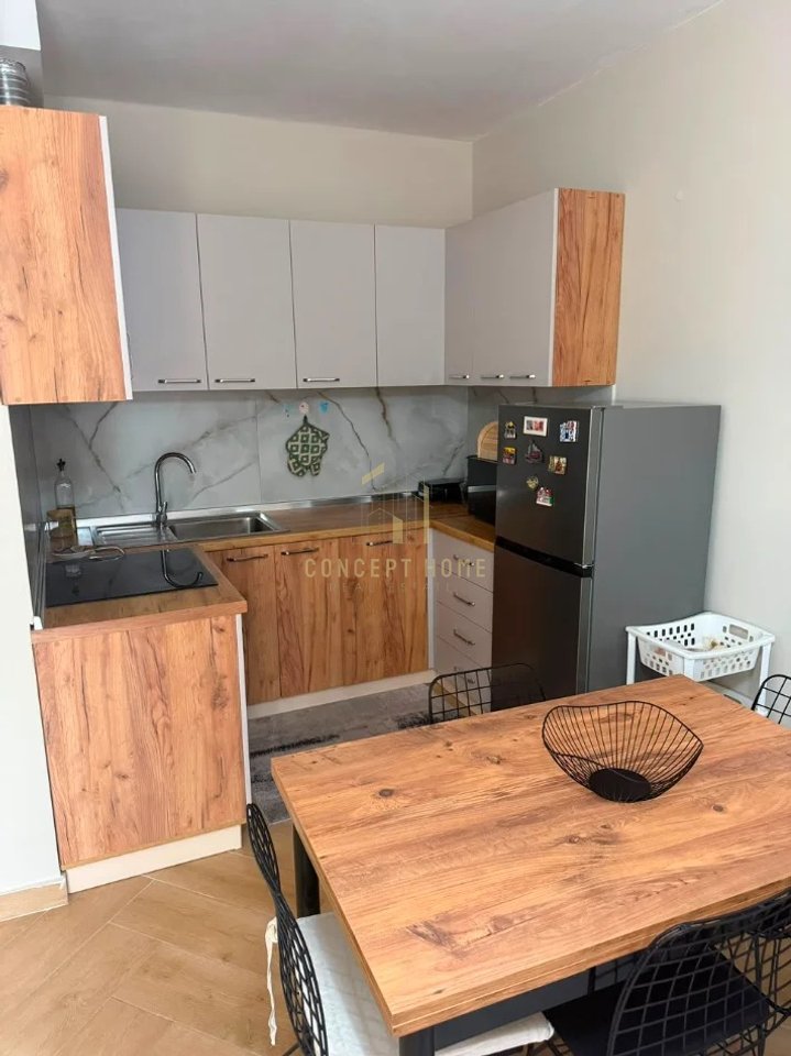 Apartment 1+1+parking space for rent at Rruga e Elbasanit.