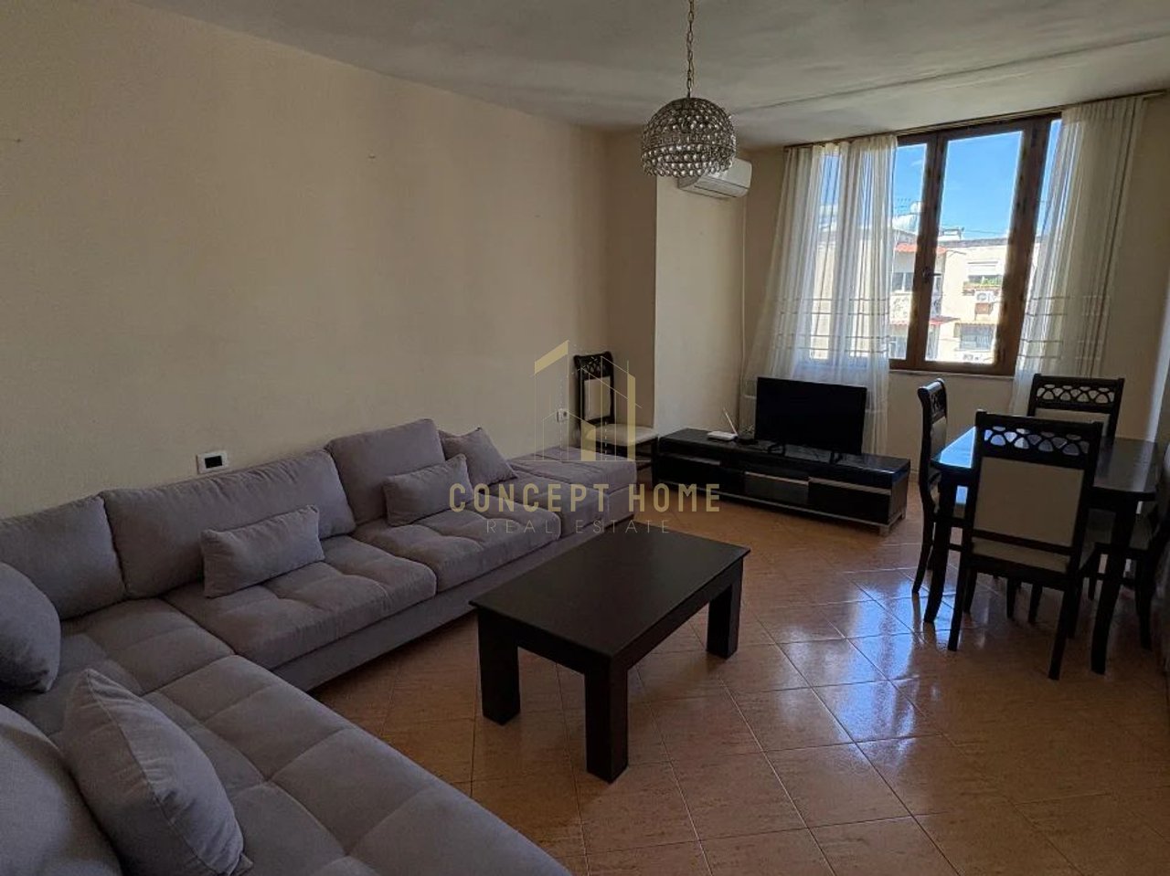 Jepet me qera apartament 2+1 Prane Rruges se Elbasanit