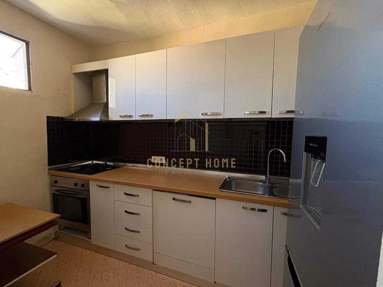 Jepet me qera apartament 2+1 Prane Rruges se Elbasanit