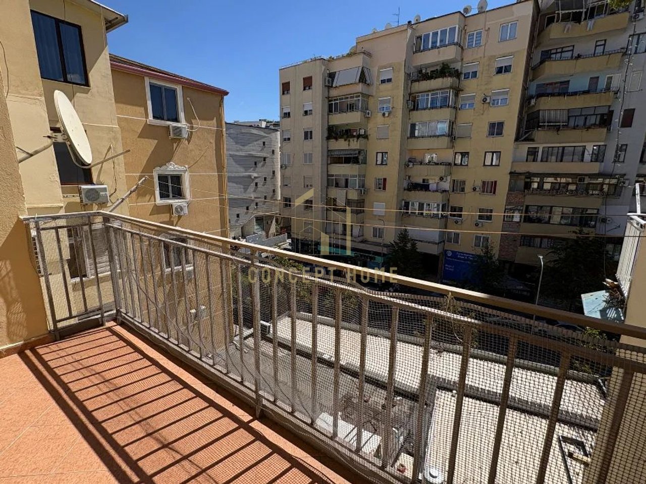 Jepet me qera apartament 2+1 Prane Rruges se Elbasanit