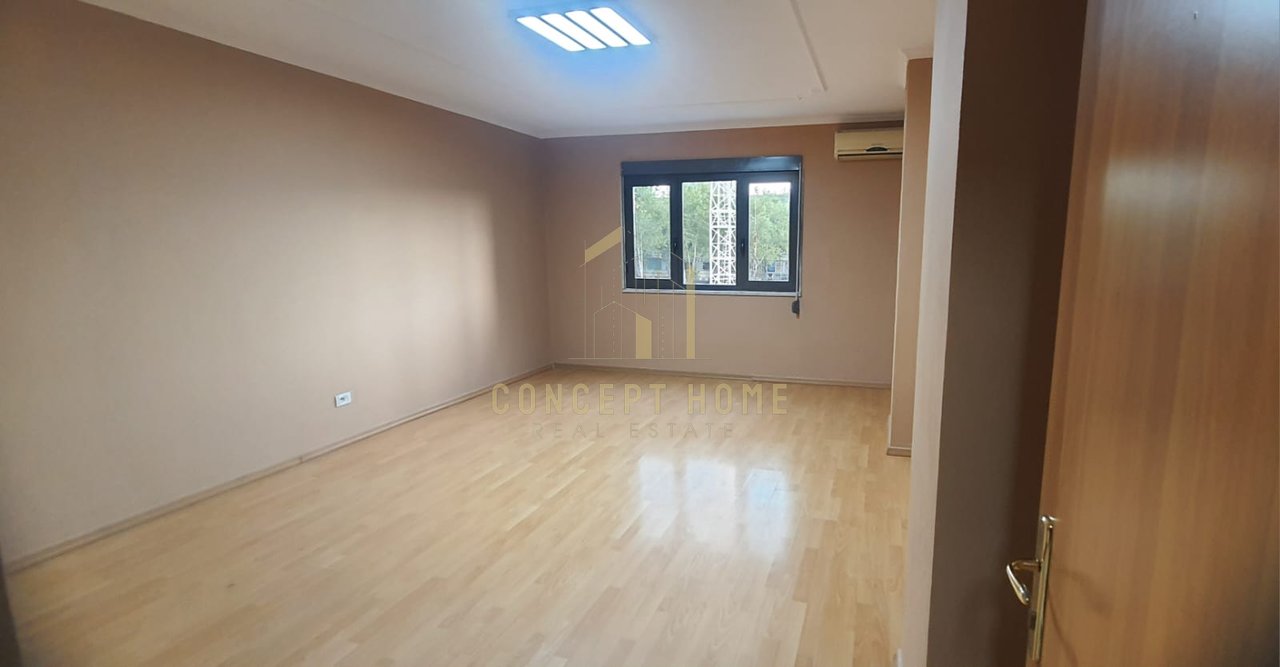 Ambient me qera per zyra ne Qender.