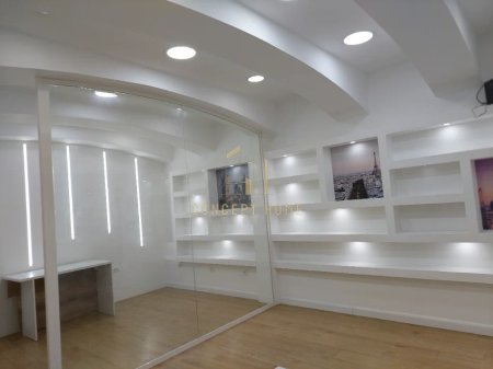 Dyqan Me Qira në Myslym Shyri, Tiranë - 1300€ | 60 m²