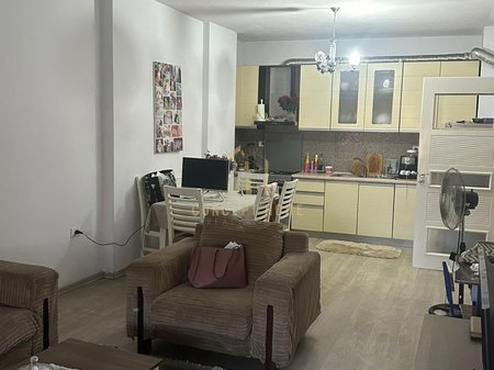 Jepet me qera apartament 2+1 ne Astir
