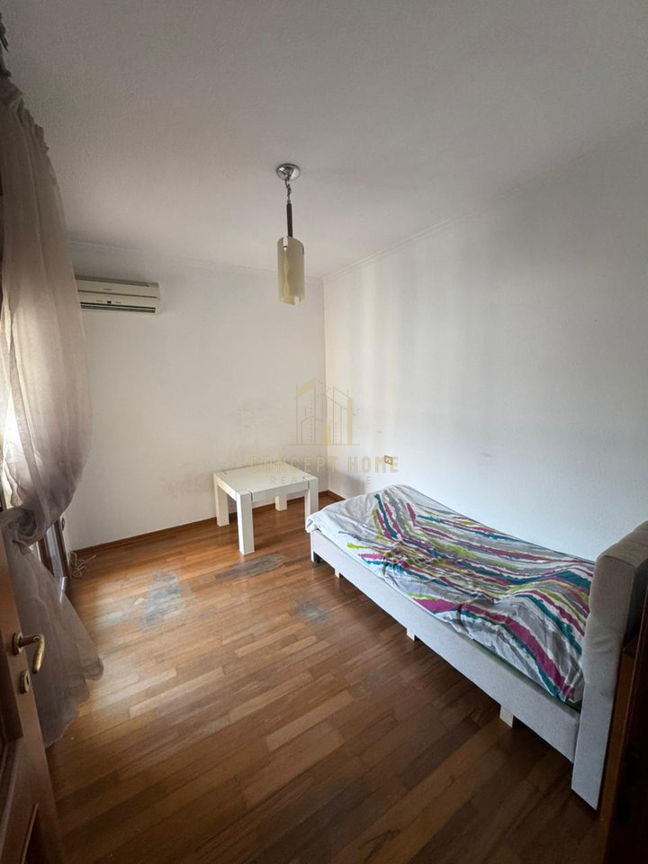 Apartment 3+1+2 for rent at Komuna e Parisit