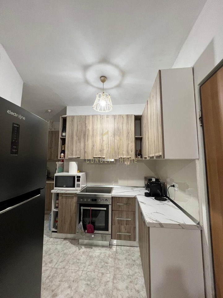 Jepet me qera apartament 2+1 ne Astir.