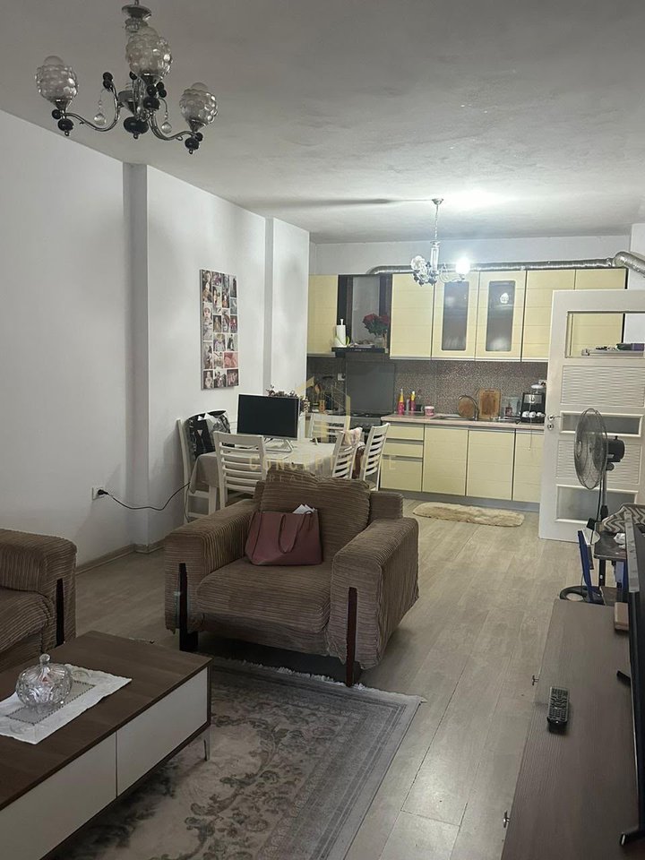 Appartamento 2+1 in affitto ad Astir