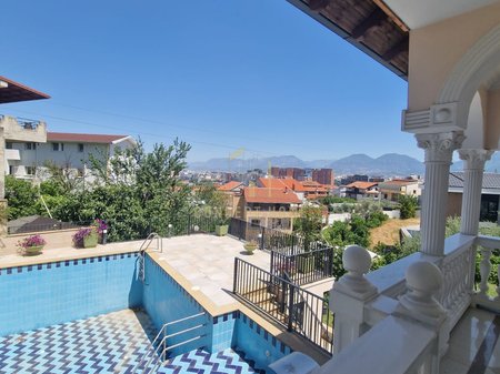 Vendesi Super Villa con Piscina a Selite, 1000 m2 Lusso x Classico