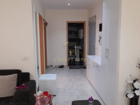 Shitet apartament 2+1 te 21 Dhjetori (Kompleksi Magnet)