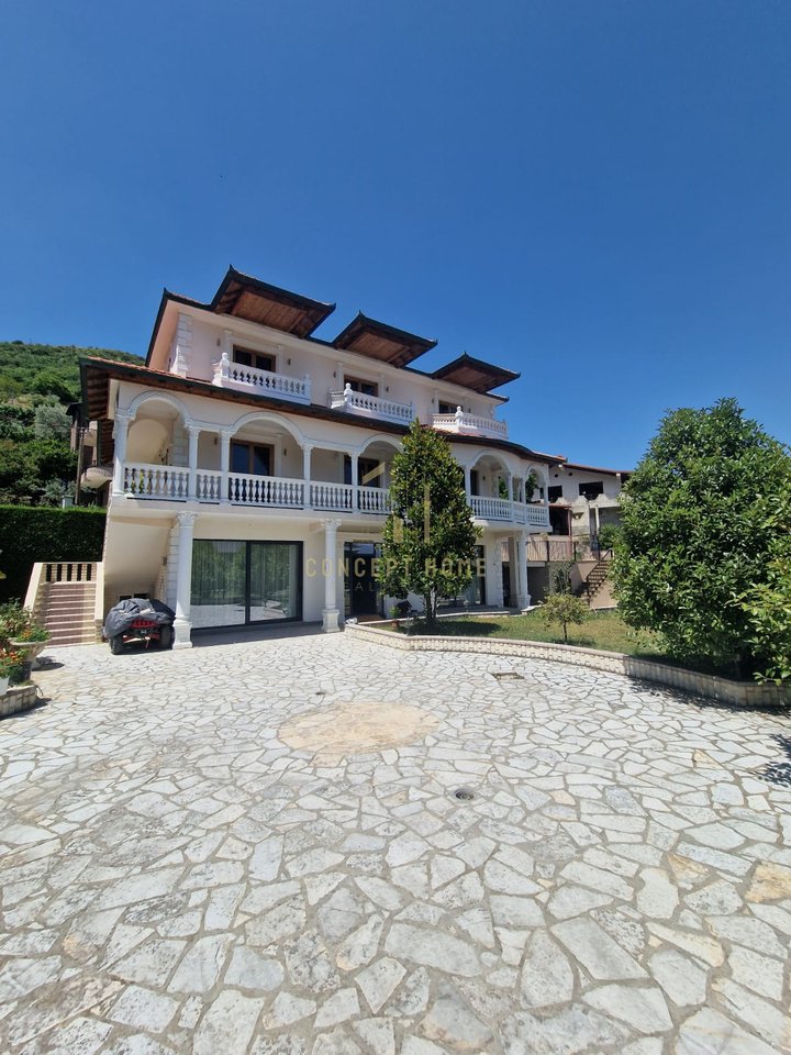 Vendesi Super Villa con Piscina a Selite, 1000 m2 Lusso x Classico