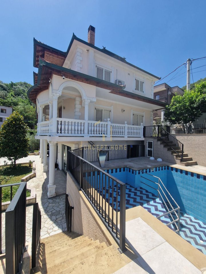 Vendesi Super Villa con Piscina a Selite, 1000 m2 Lusso x Classico