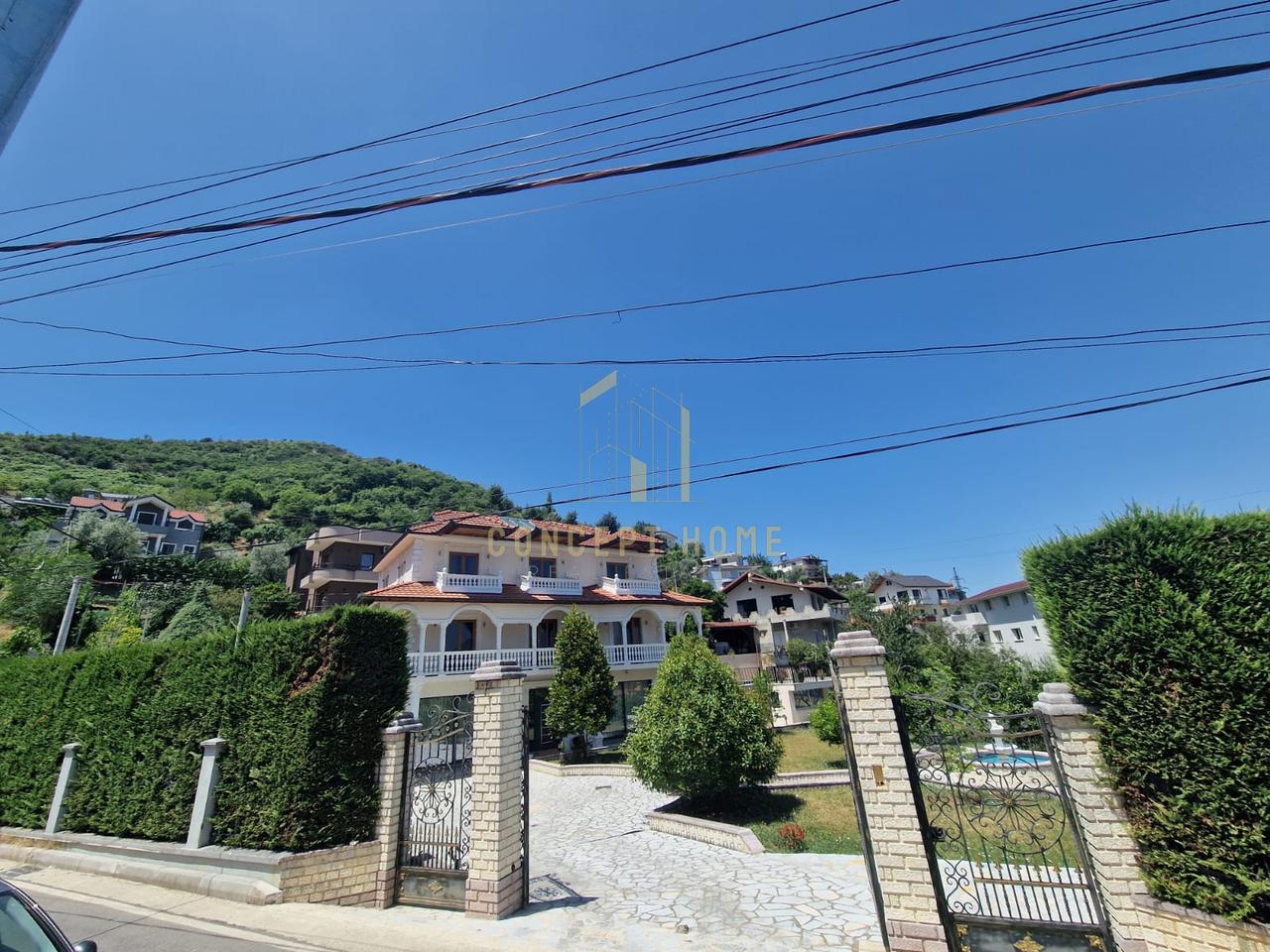 Vendesi Super Villa con Piscina a Selite, 1000 m2 Lusso x Classico