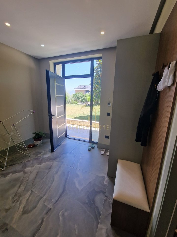 Vendesi Super Villa con Piscina a Selite, 1000 m2 Lusso x Classico