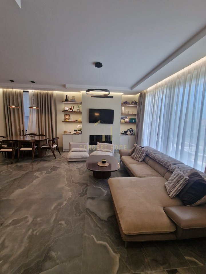 Vendesi Super Villa con Piscina a Selite, 1000 m2 Lusso x Classico