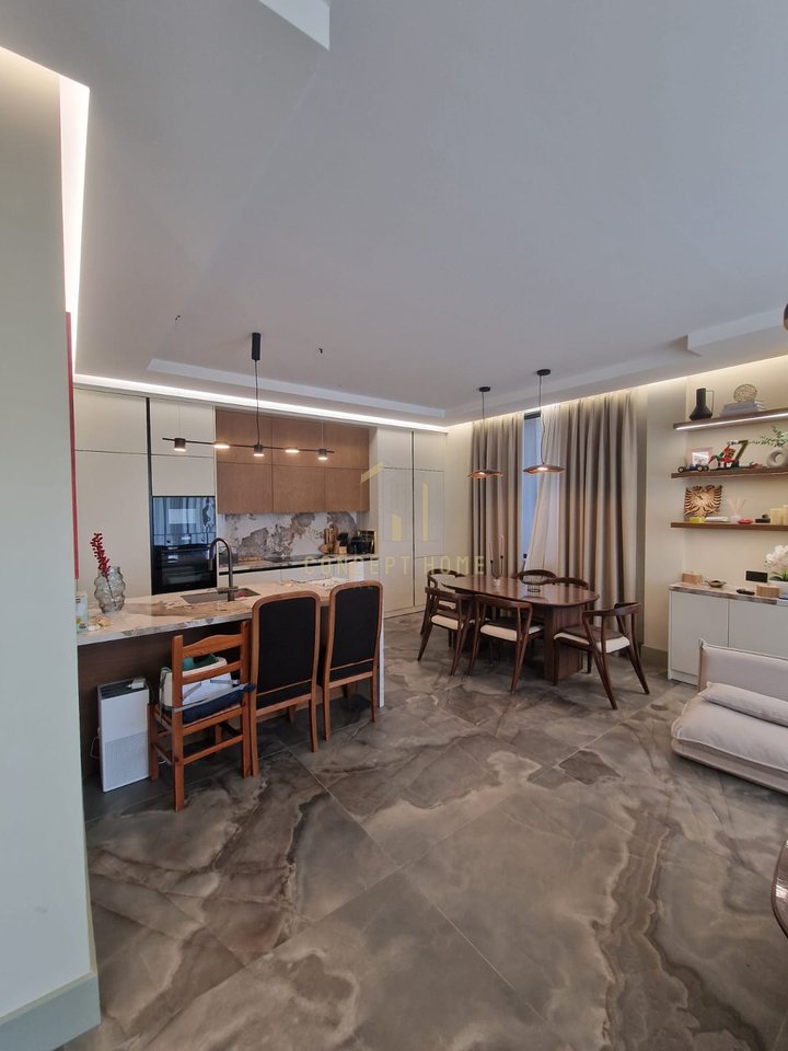 Vendesi Super Villa con Piscina a Selite, 1000 m2 Lusso x Classico