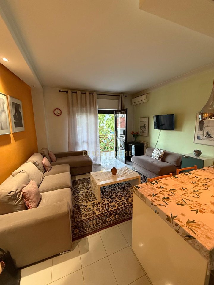Jepet me qera apartment 1+1 Tek 21 Dhjetori