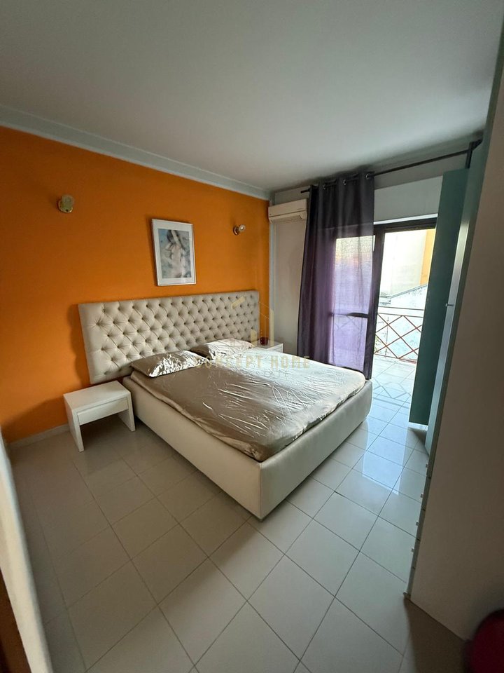 Jepet me qera apartment 1+1 Tek 21 Dhjetori