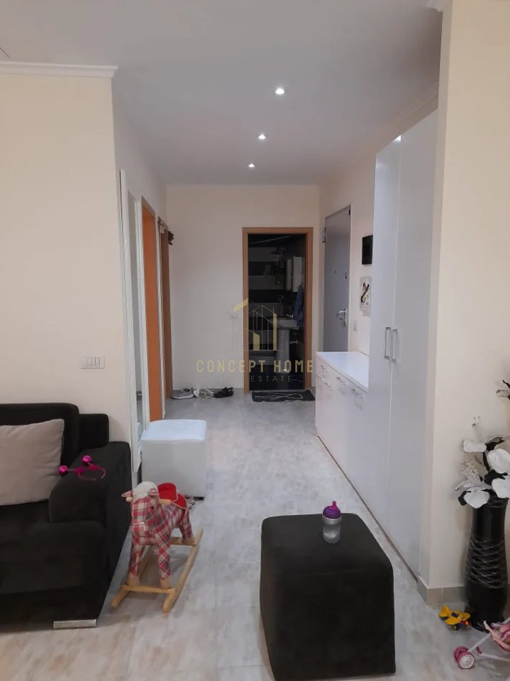 Shitet apartament 2+1 te 21 Dhjetori (Kompleksi Magnet)
