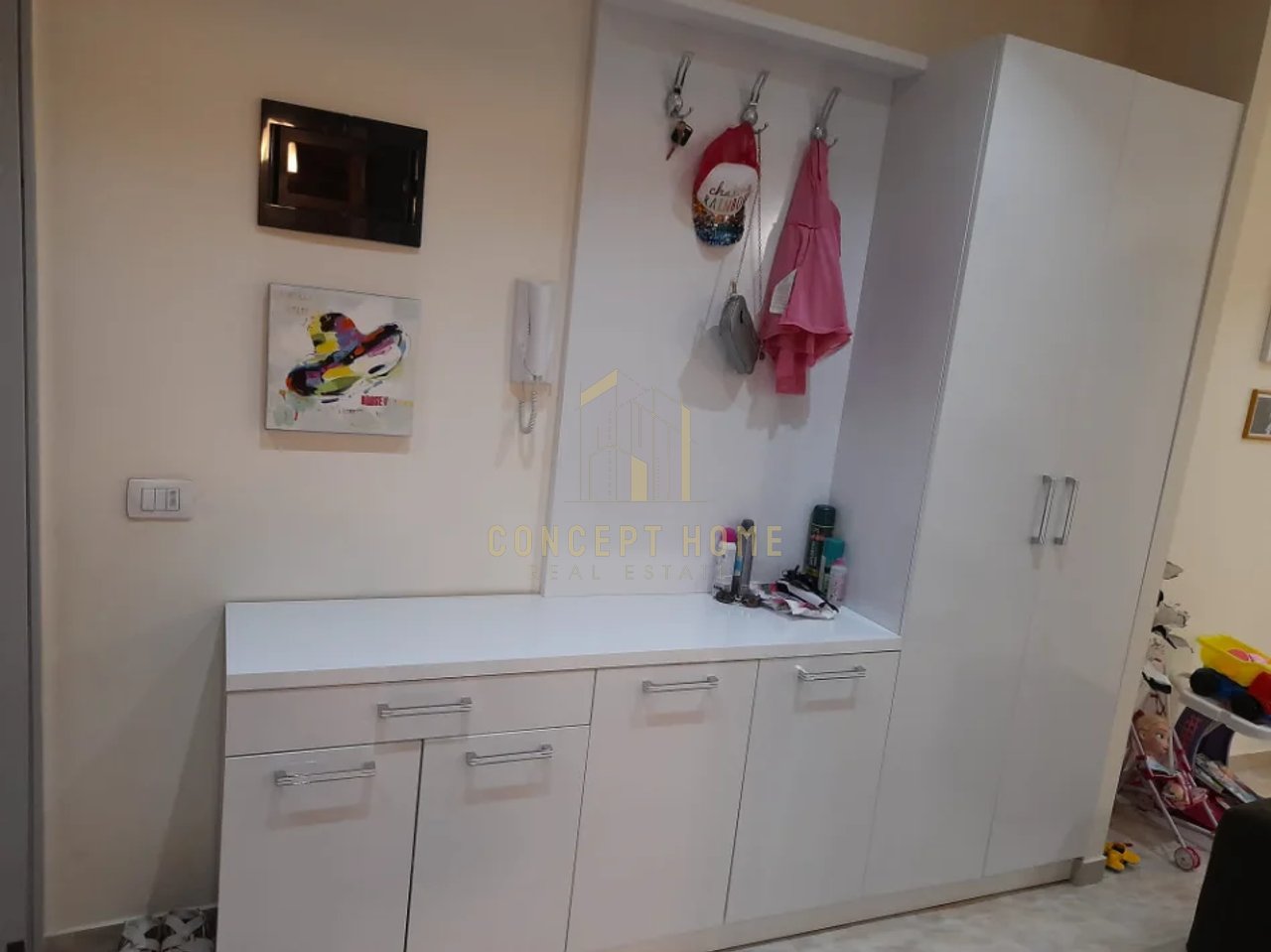 Shitet apartament 2+1 te 21 Dhjetori (Kompleksi Magnet)