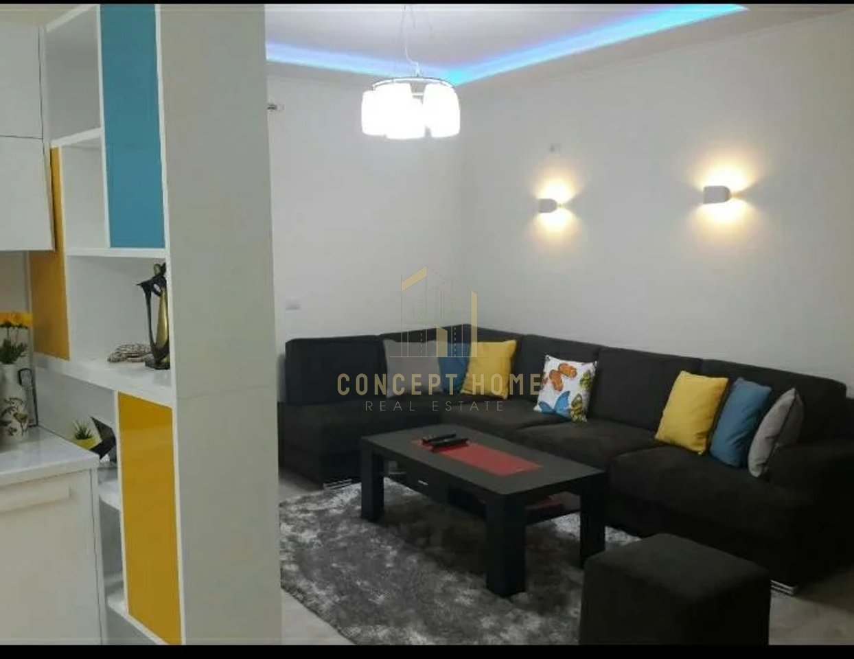 Shitet apartament 2+1 te 21 Dhjetori (Kompleksi Magnet)