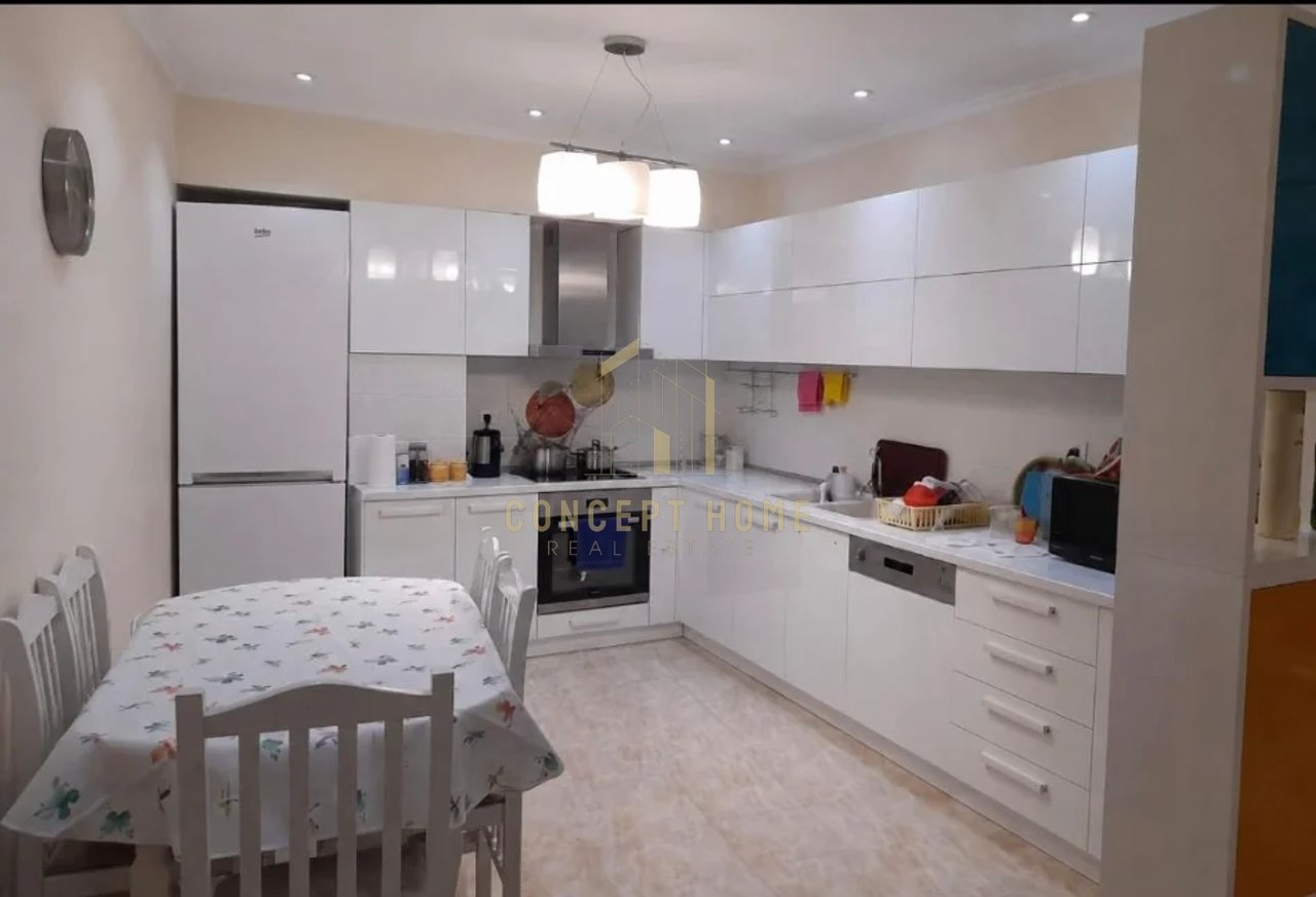 Shitet apartament 2+1 te 21 Dhjetori (Kompleksi Magnet)