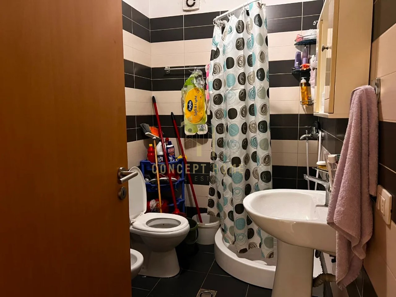 Shitet apartament 2+1 te 21 Dhjetori (Kompleksi Magnet)