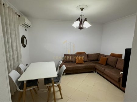 Jepet me qera Apartament 2+1 ne Xhamllik