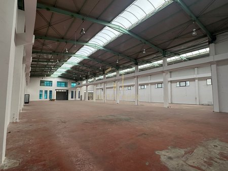 A warehouse of 3000m2 is for rent in Prush.