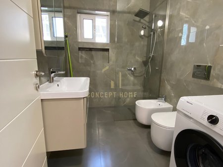 Jepet me qera shtepi 1+1 tek Rr.Barrikadave/550 euro