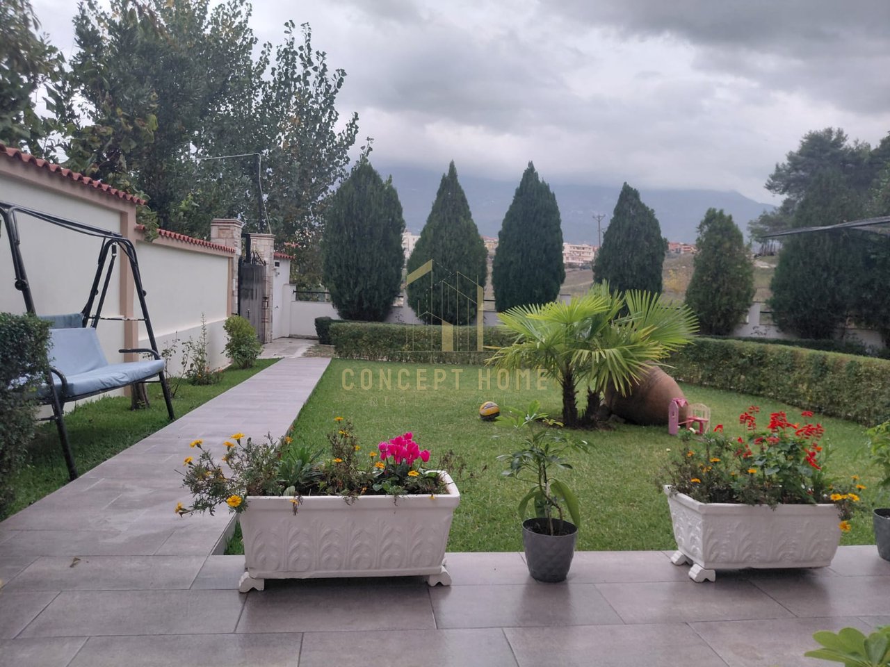 Vile Me Qira në Ali Demi, Tiranë - 1300€ | 170 m²