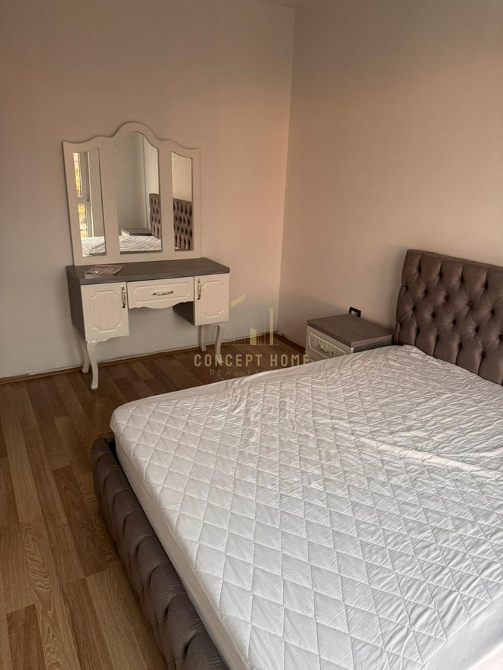 A 2+1+2 apartment is for rent in Porcelan.