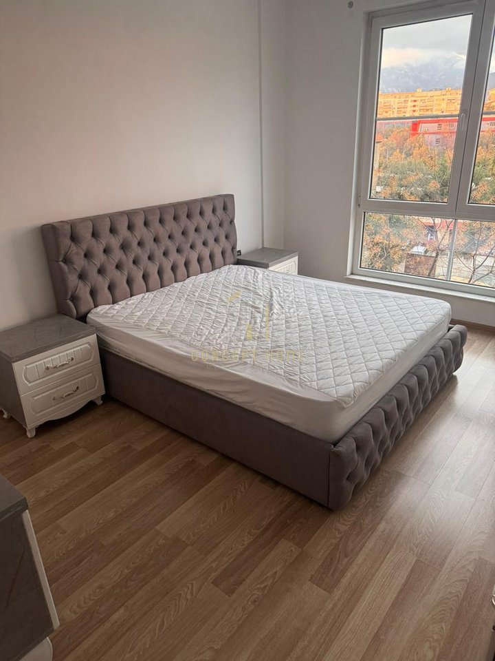 A 2+1+2 apartment is for rent in Porcelan.