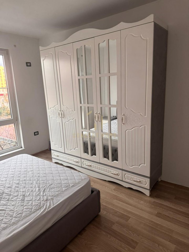 A 2+1+2 apartment is for rent in Porcelan.