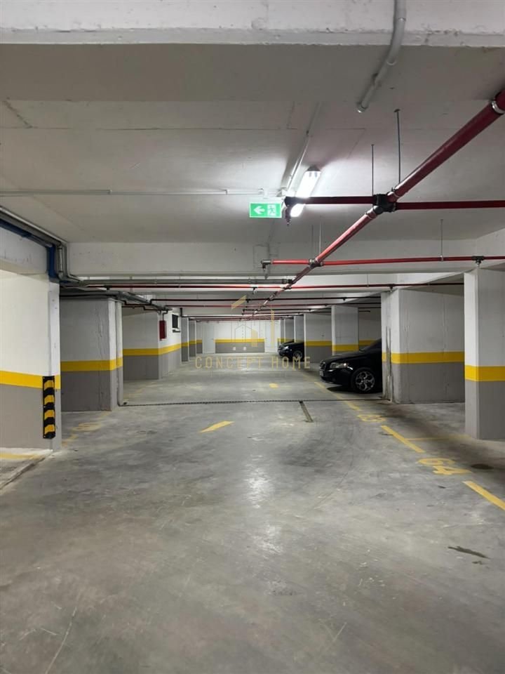 6 parking spaces for rent at Red School